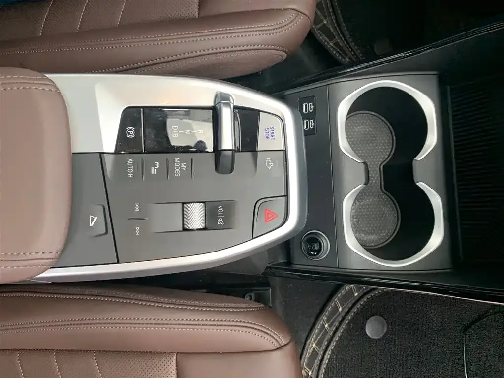 BMW iX1 2025 из CN, фото 10