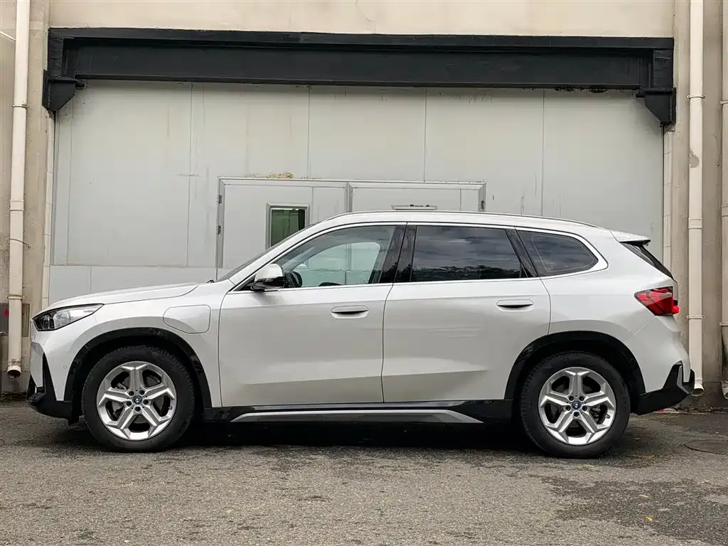 BMW iX1 2025 из CN, фото 3