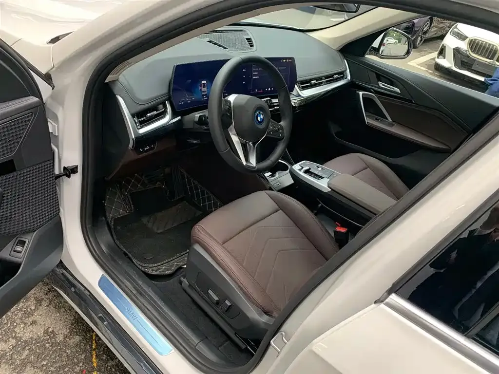 BMW iX1 2025 из CN, фото 7