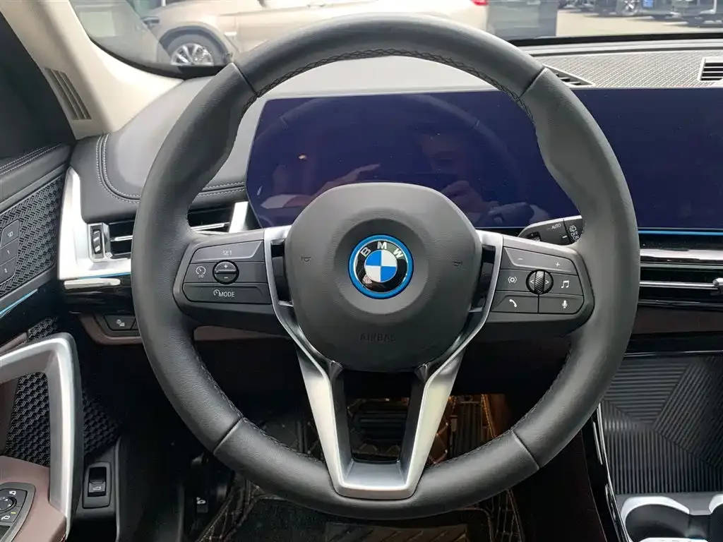 BMW iX1 2025 из CN, фото 8