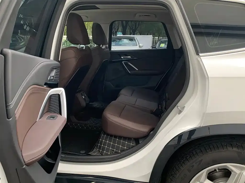 BMW iX1 2025 из CN, фото 9
