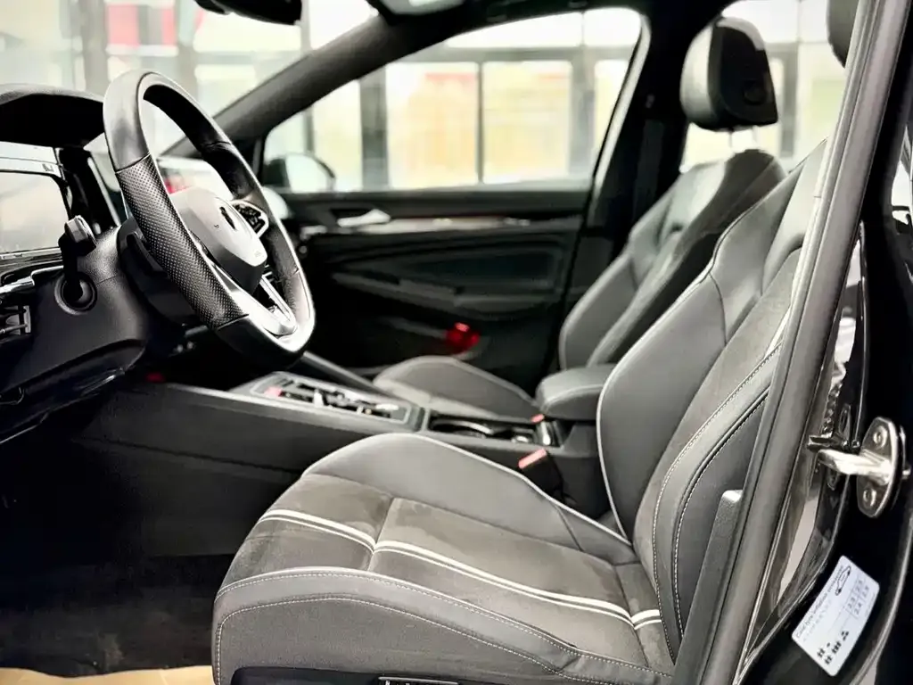 Volkswagen Golf 2023 из CN, фото 10