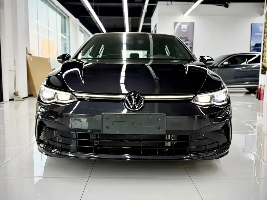 Volkswagen Golf 2023 из CN, фото 2