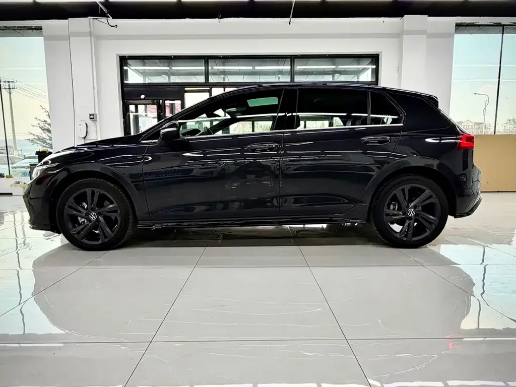 Volkswagen Golf 2023 из CN, фото 3