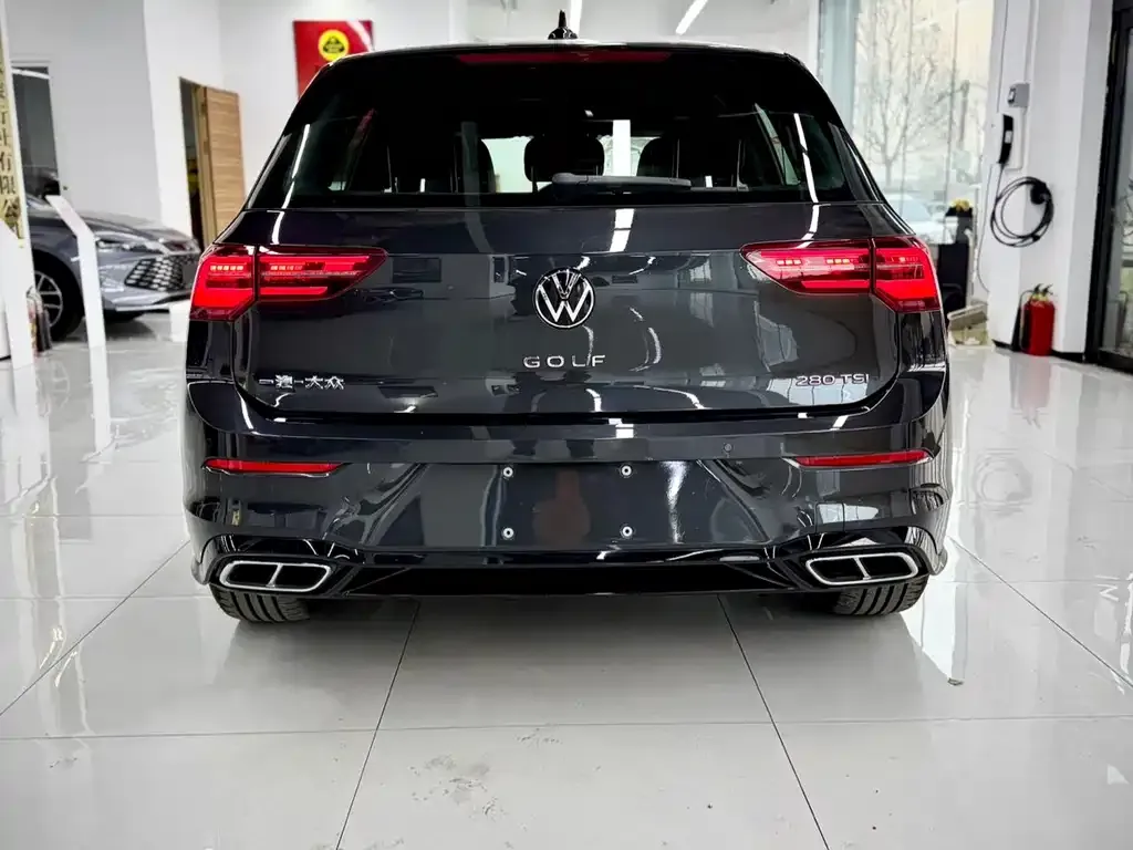 Volkswagen Golf 2023 из CN, фото 5