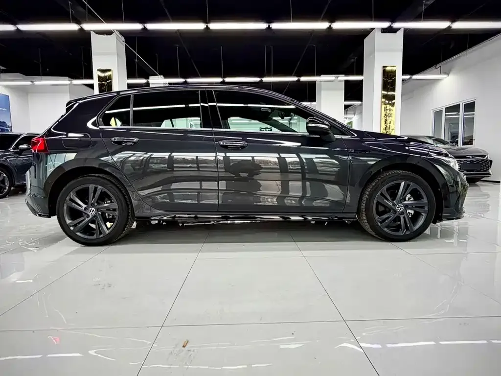 Volkswagen Golf 2023 из CN, фото 7