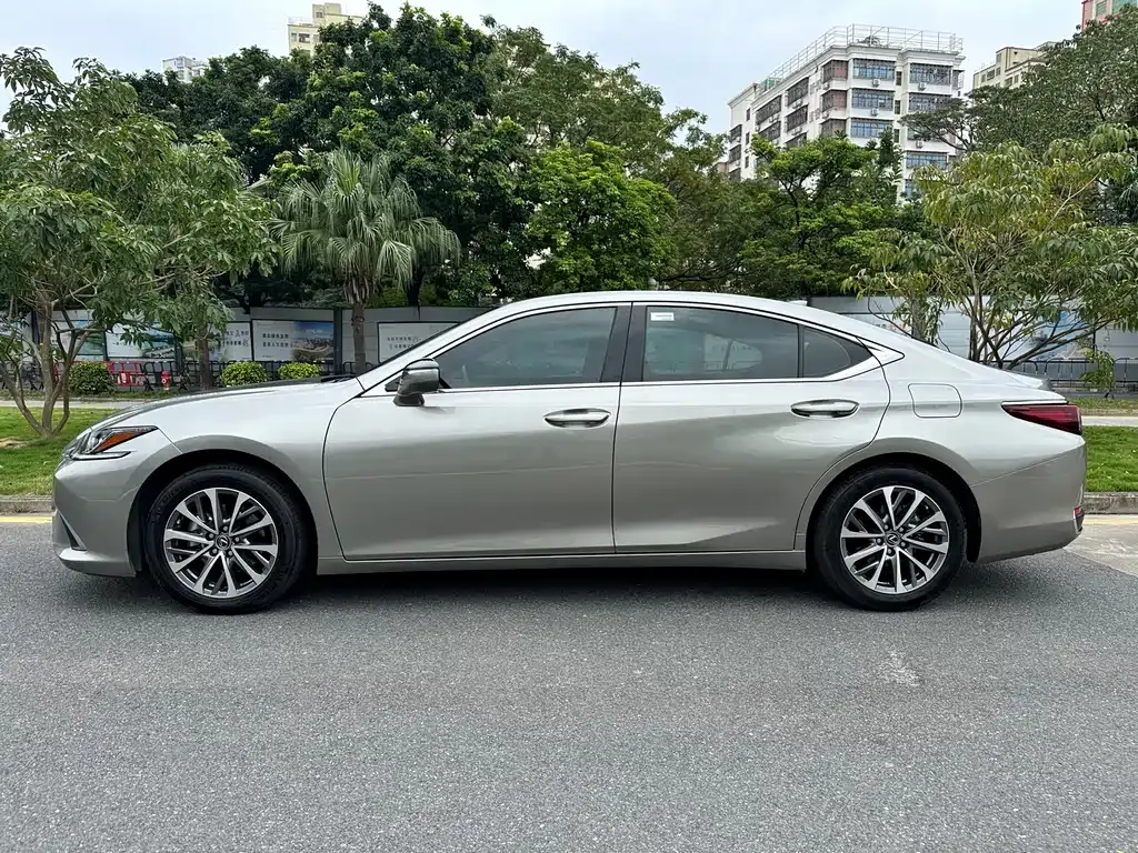 Lexus ES — фото 3