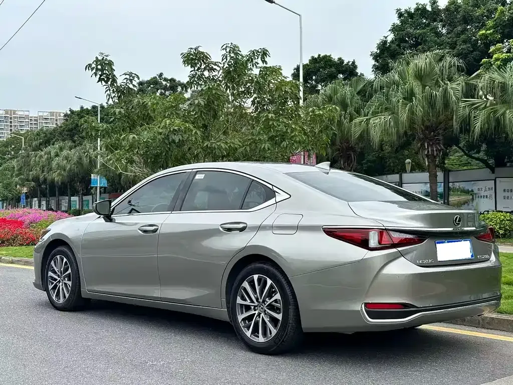 Lexus ES — фото 4