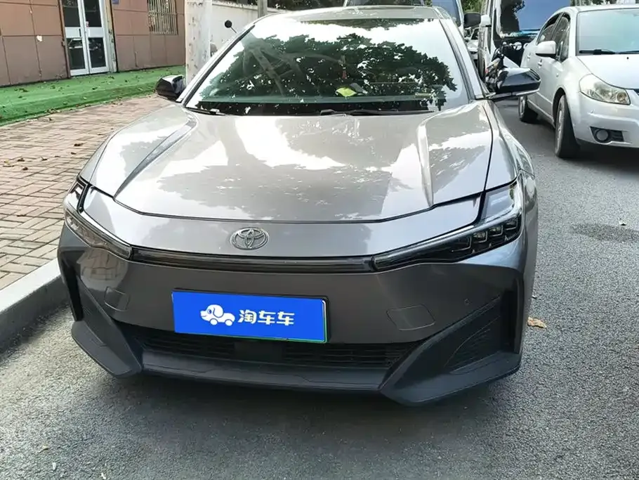 Toyota bZ3 2023 из CN, фото 2