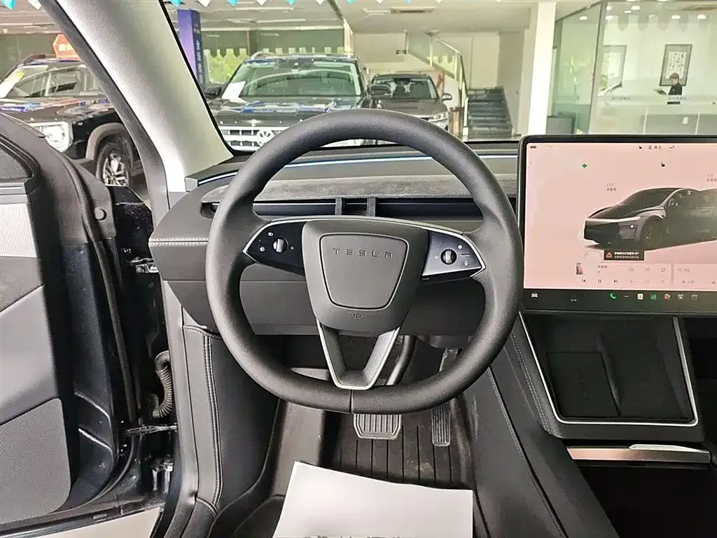 Tesla Model Y — фото 3