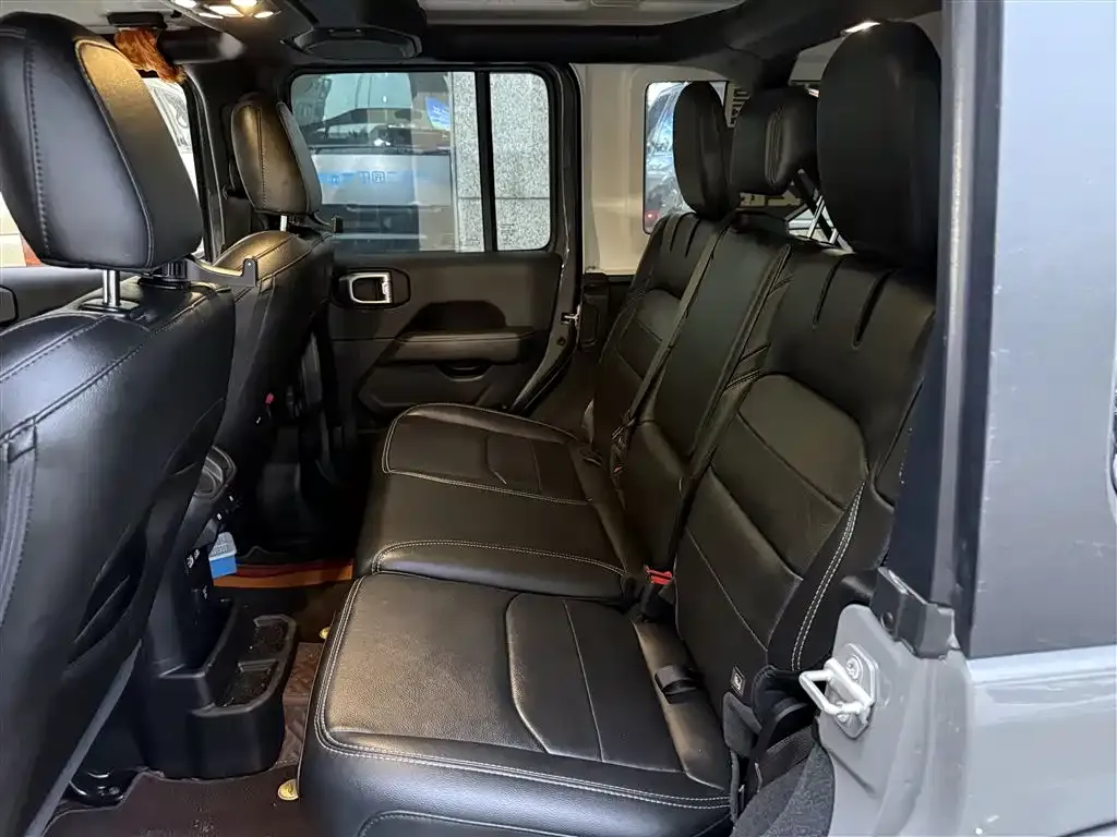 Jeep Wrangler PHEV 2023 из CN, фото 9