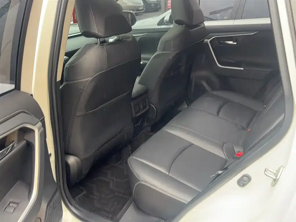 Toyota RAV4 — фото 10