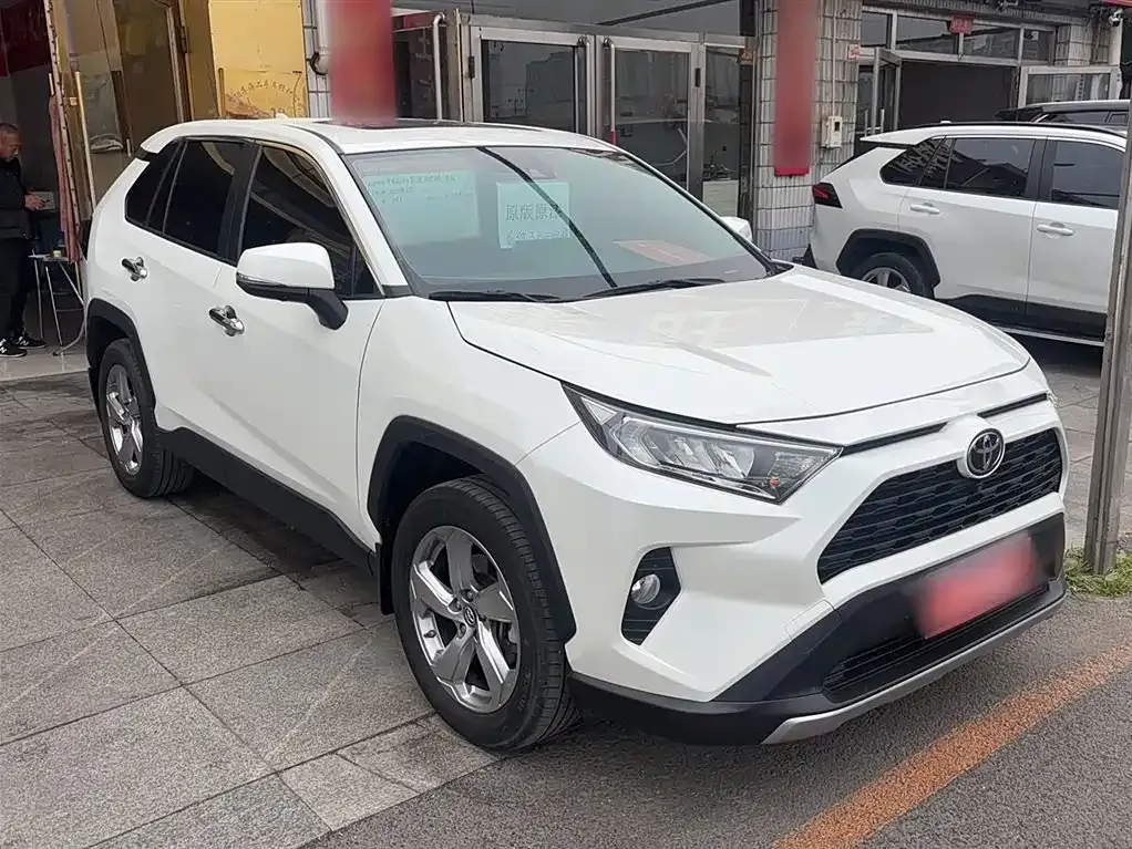 Toyota RAV4 — фото 4