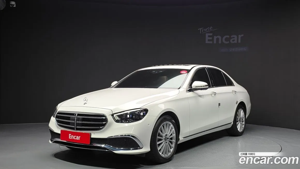 Mercedes-Benz E-Class — фото 1