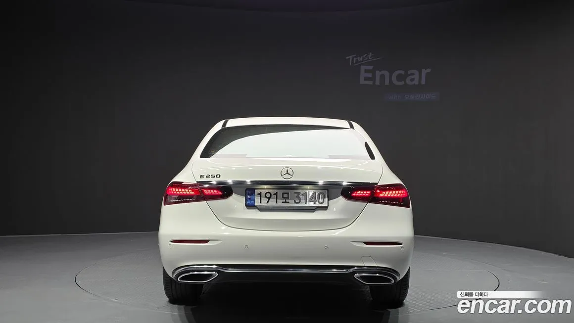 Mercedes-Benz E-Class — фото 4