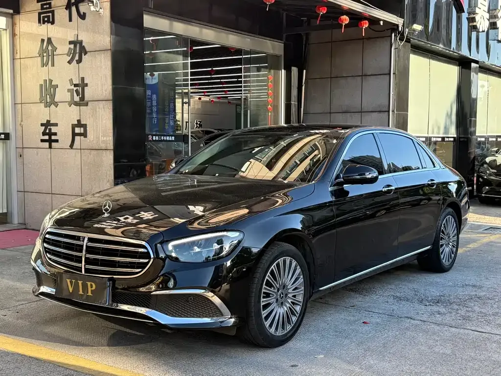 Mercedes-Benz E-Class — фото 1