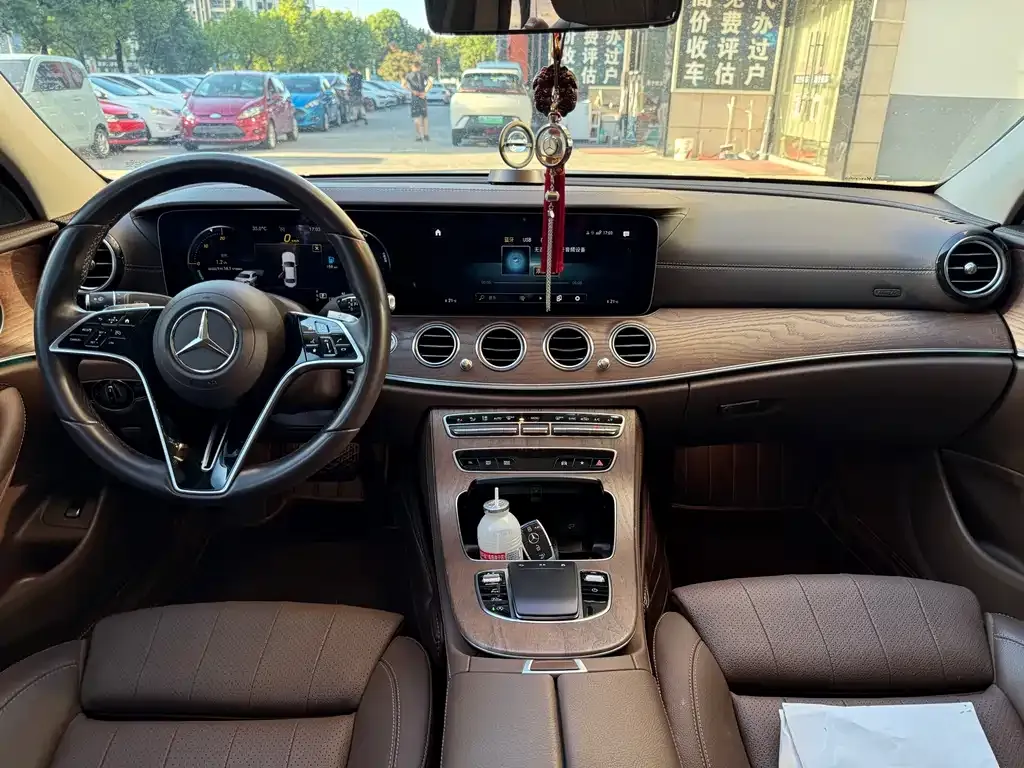 Mercedes-Benz E-Class — фото 9