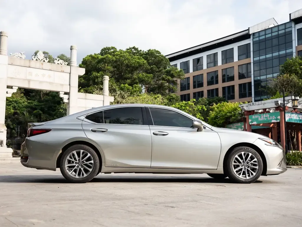 Lexus ES — фото 3