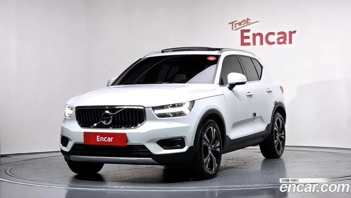Volvo XC40 — фото 1