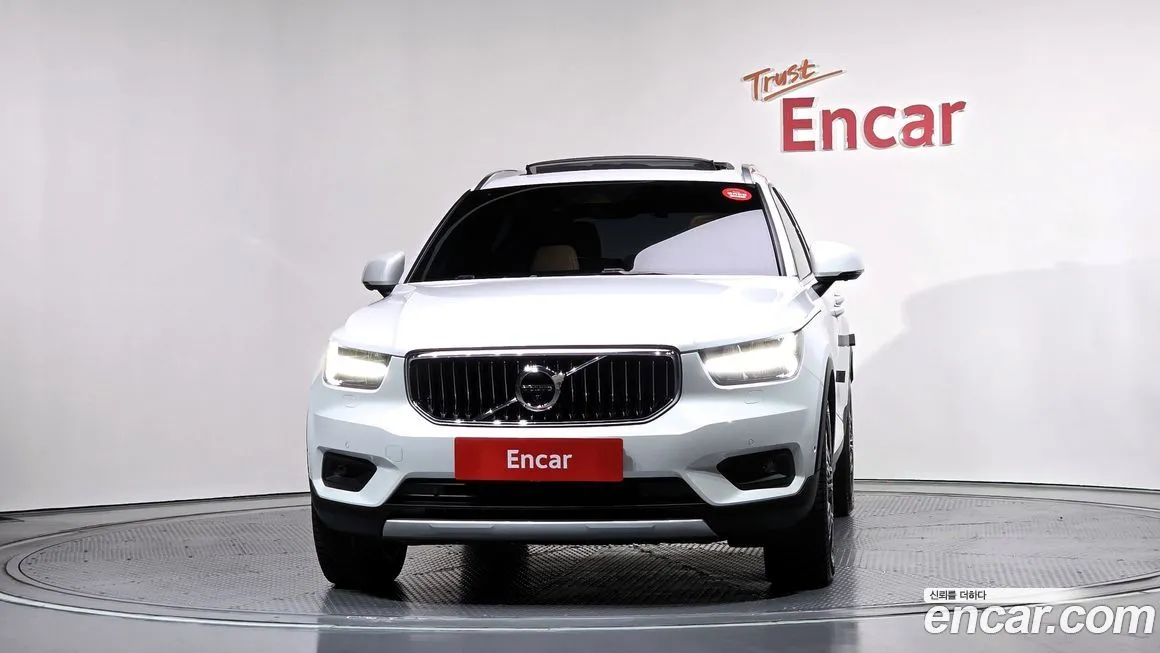 Volvo XC40 — фото 3