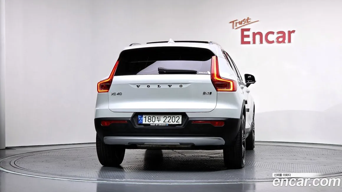Volvo XC40 — фото 4