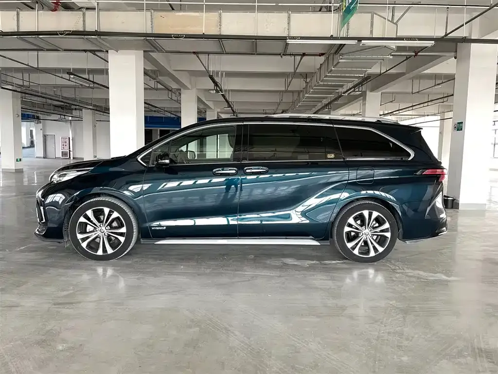 Toyota Granvia 2023 из CN, фото 3