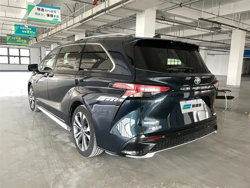 Toyota Granvia 2023 из CN, фото 4