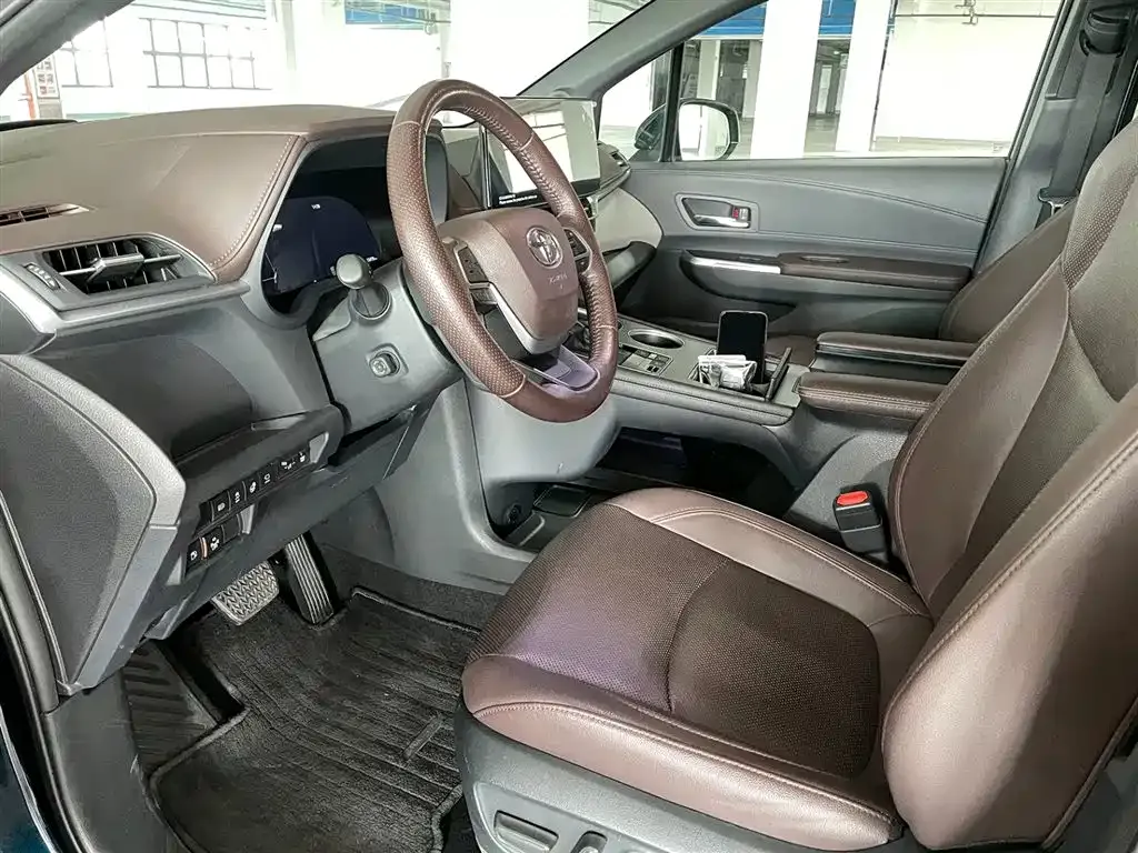 Toyota Granvia 2023 из CN, фото 7