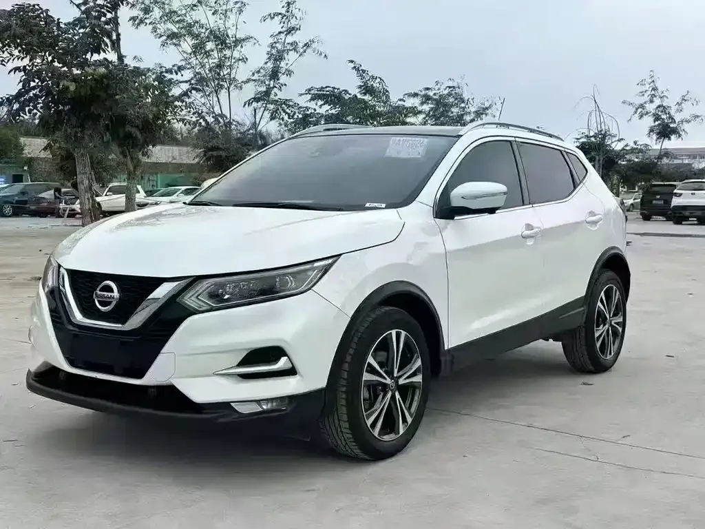 Nissan Qashqai — фото 1
