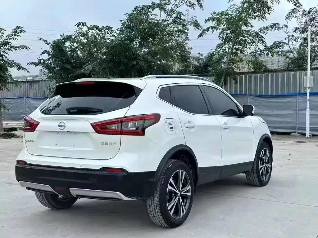 Nissan Qashqai — фото 7