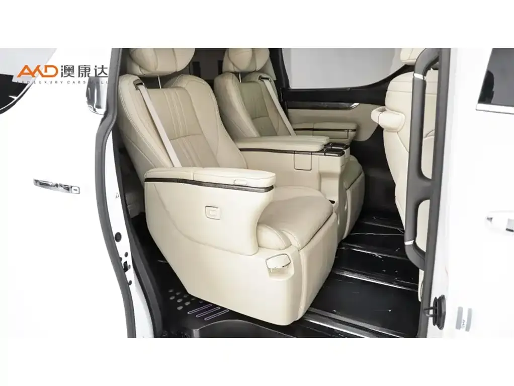 Toyota Alphard — фото 8