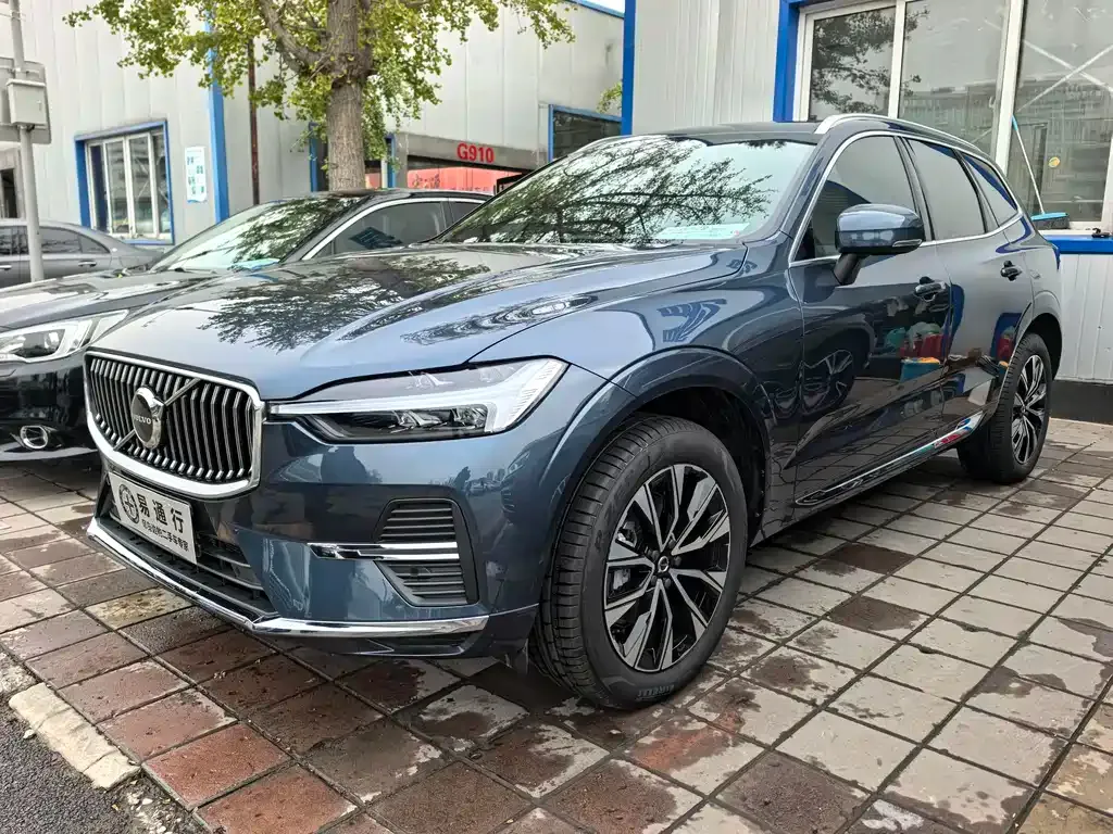 Volvo XC60 — фото 1