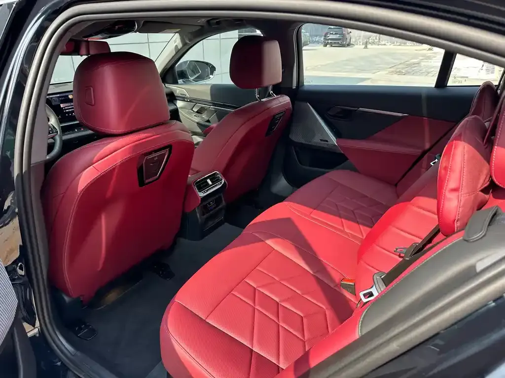 BMW 5 Series 2025 из CN, фото 7