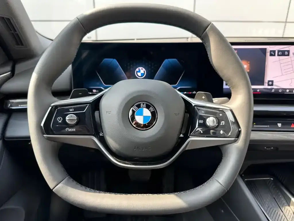 BMW 5 Series 2025 из CN, фото 8