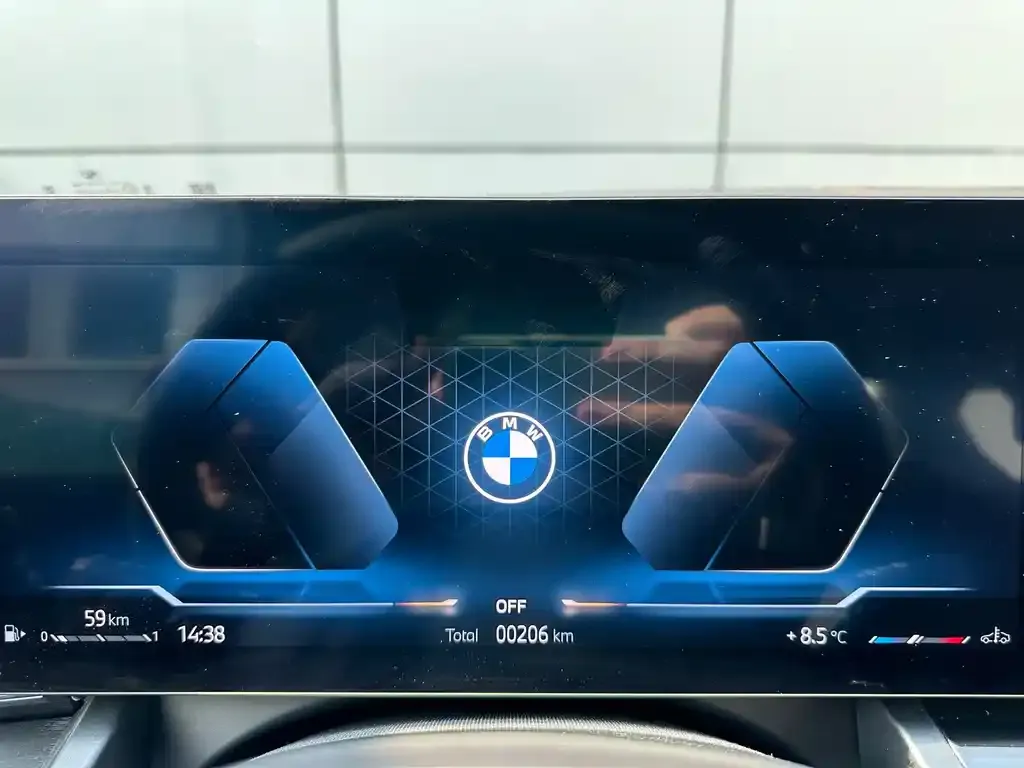 BMW 5 Series 2025 из CN, фото 9