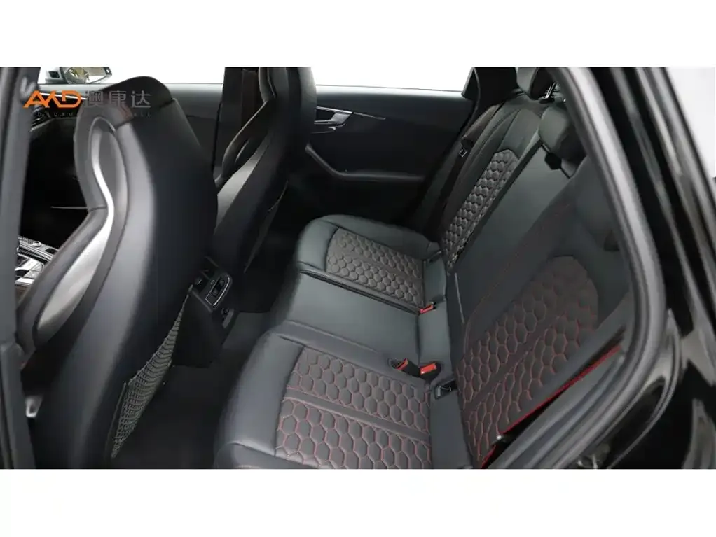Audi RS 4 2024 из CN, фото 7