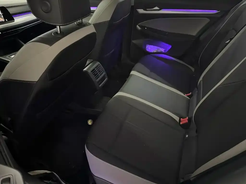 Volkswagen Golf 2022 из CN, фото 10