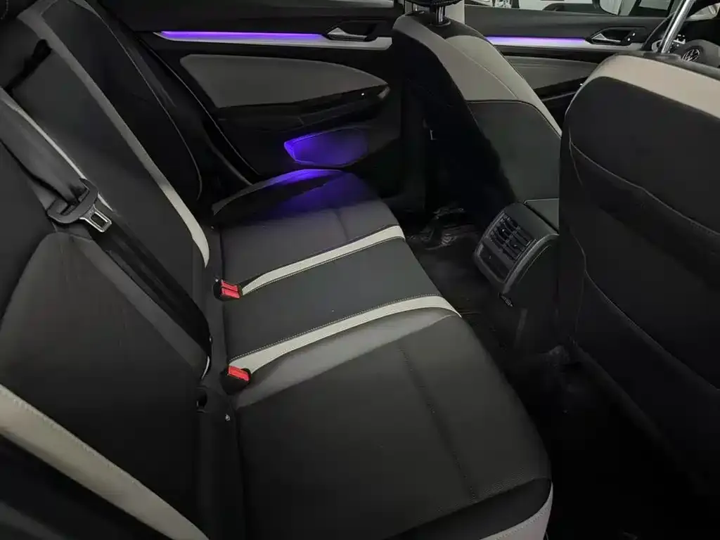 Volkswagen Golf 2022 из CN, фото 9