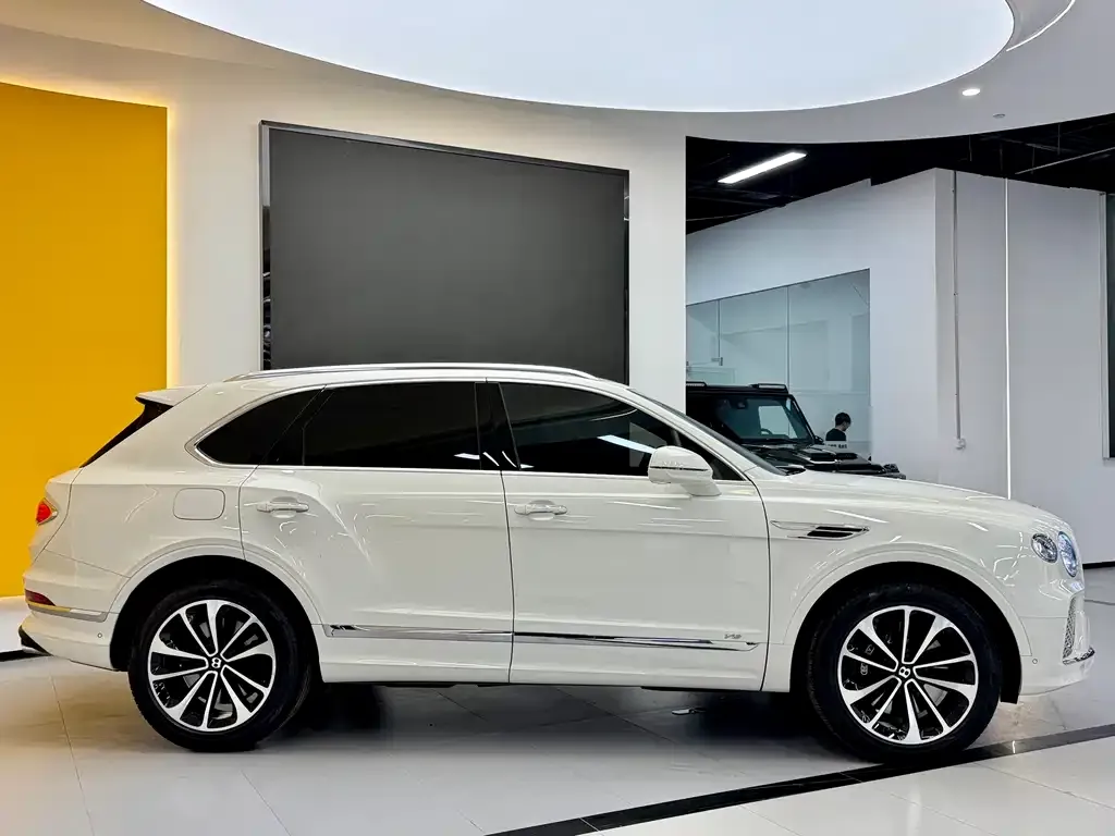 Bentley Bentayga — фото 4