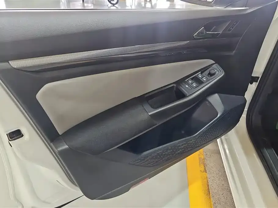 Volkswagen Bora 2023 из CN, фото 7