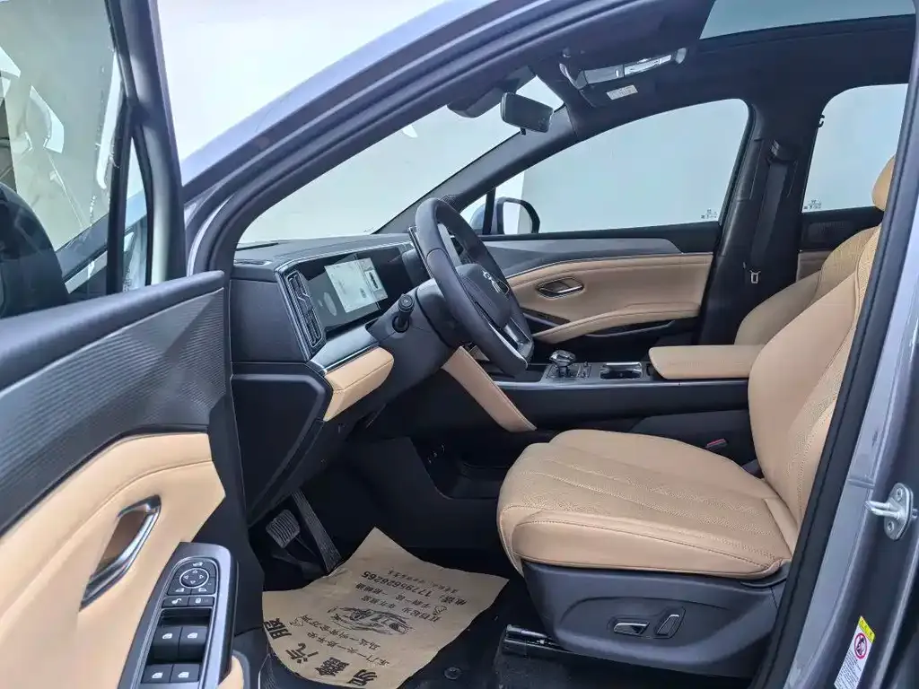 BYD L DM-i — фото 4