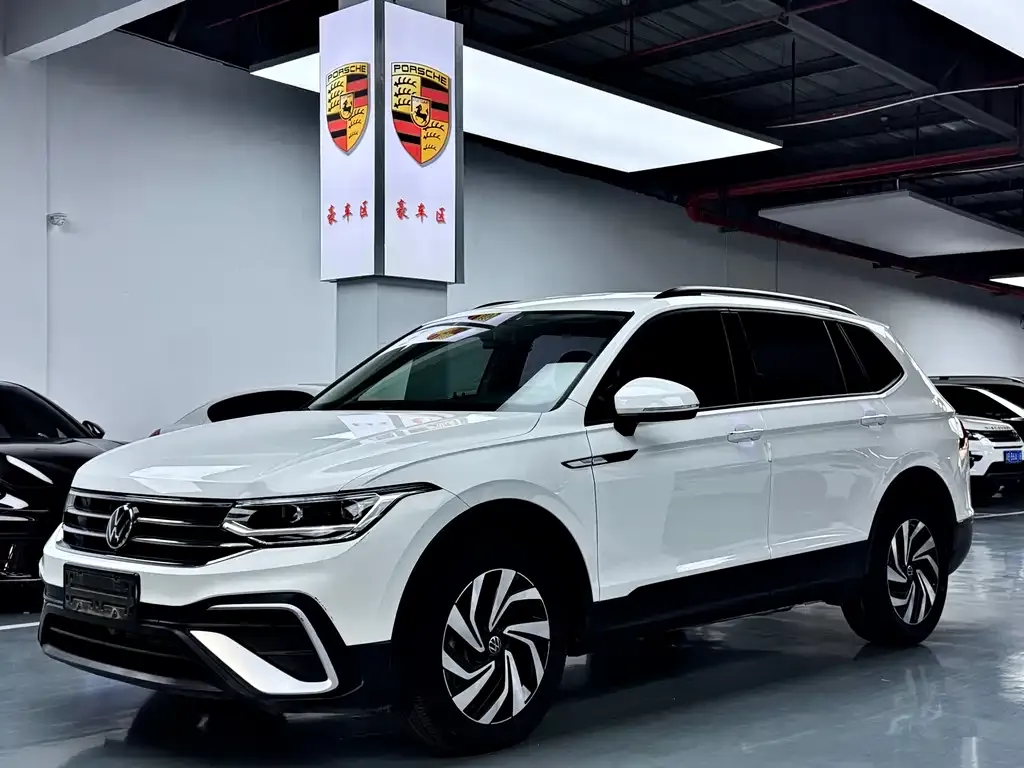 Volkswagen Tiguan L — фото 1