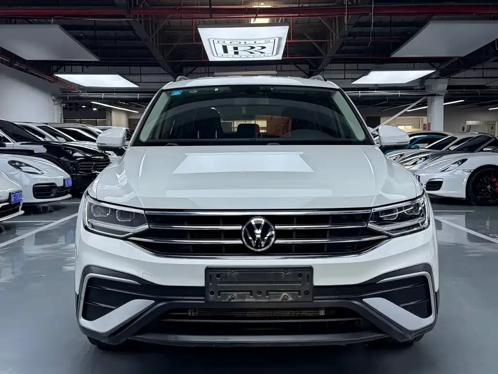 Volkswagen Tiguan L — фото 2