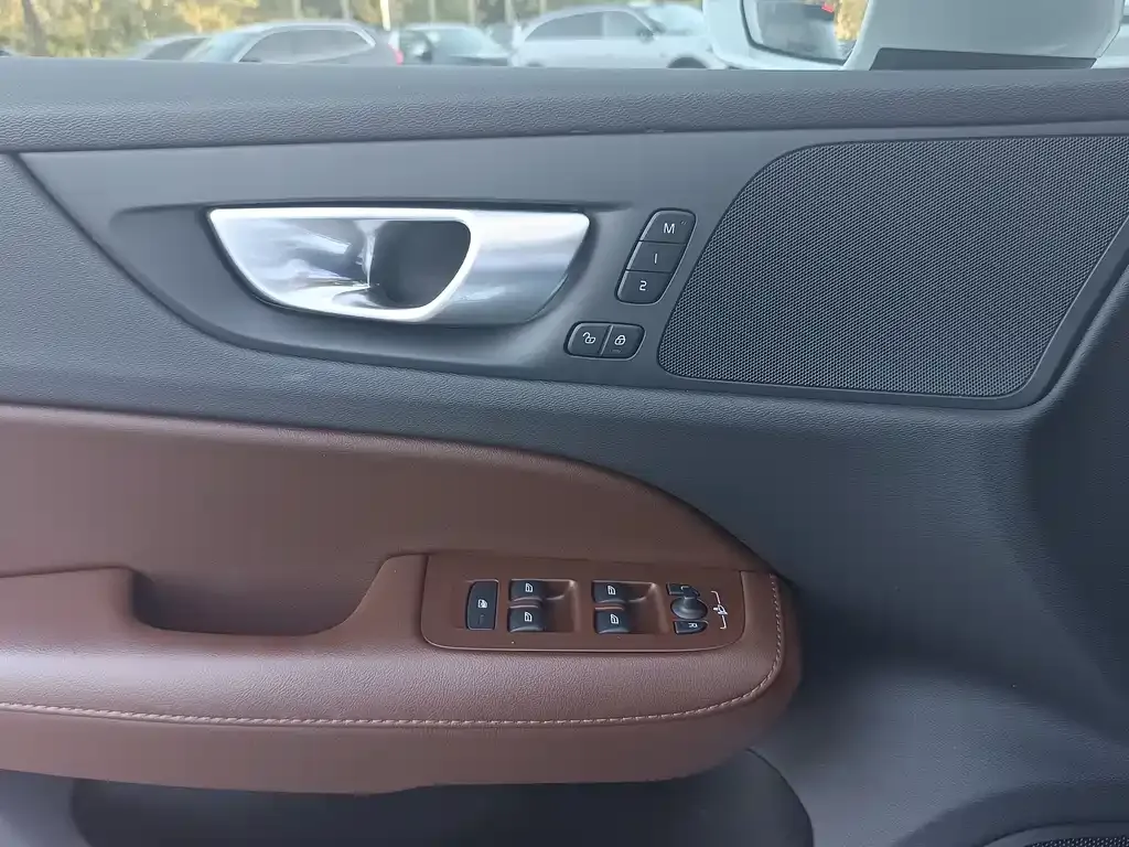 Volvo S60 — фото 10