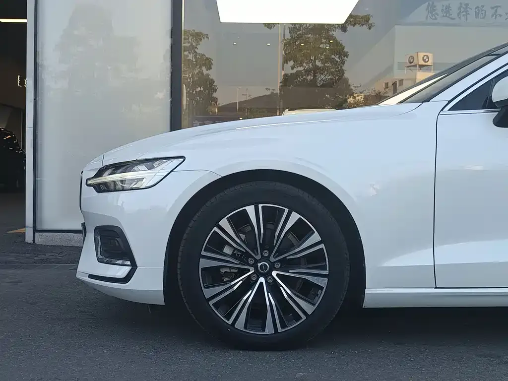 Volvo S60 — фото 4