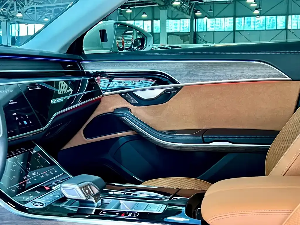 Audi A8 — фото 10