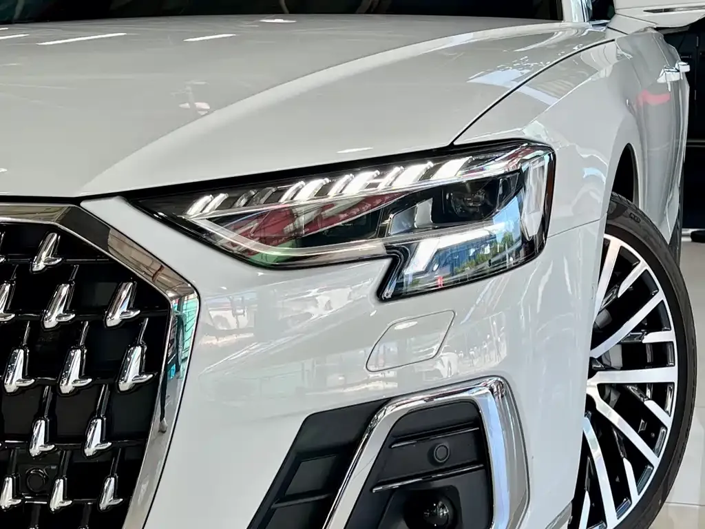 Audi A8 — фото 4