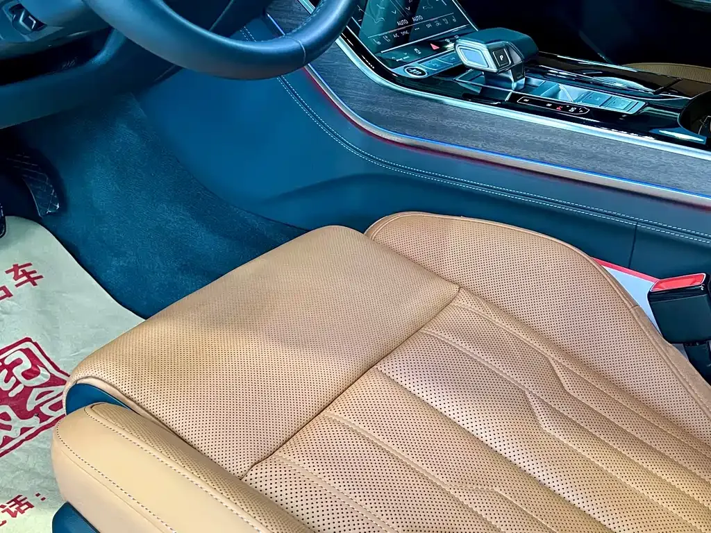 Audi A8 — фото 6