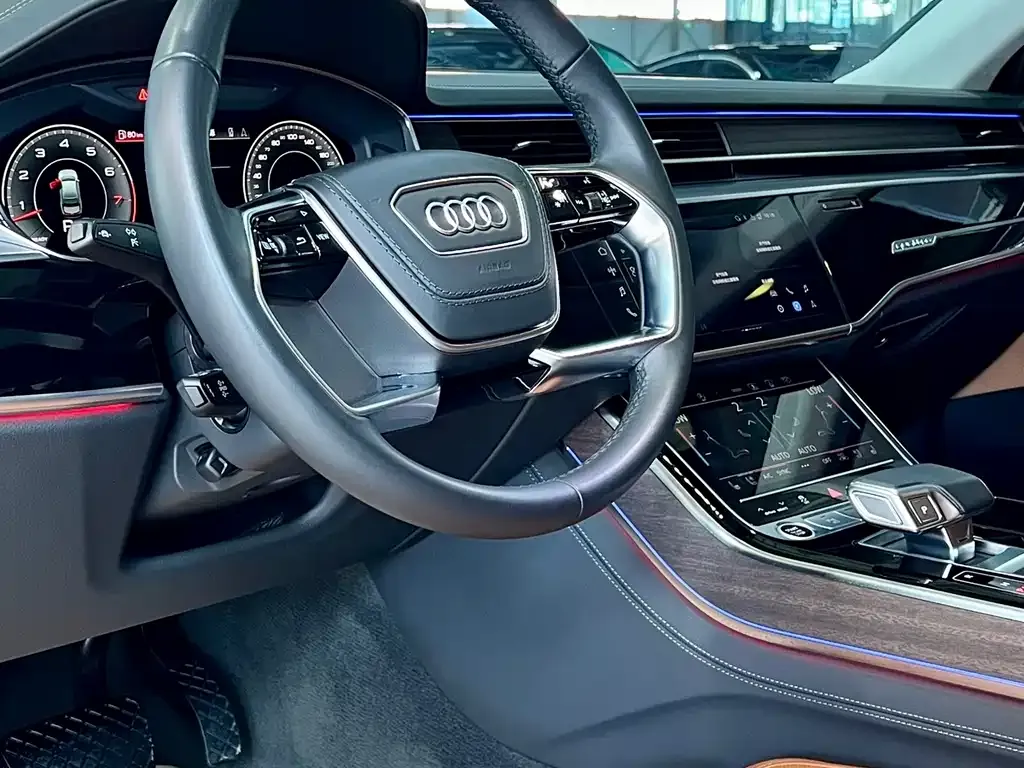 Audi A8 — фото 7