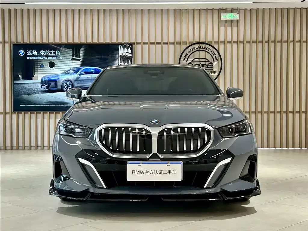 BMW 5 Series — фото 5